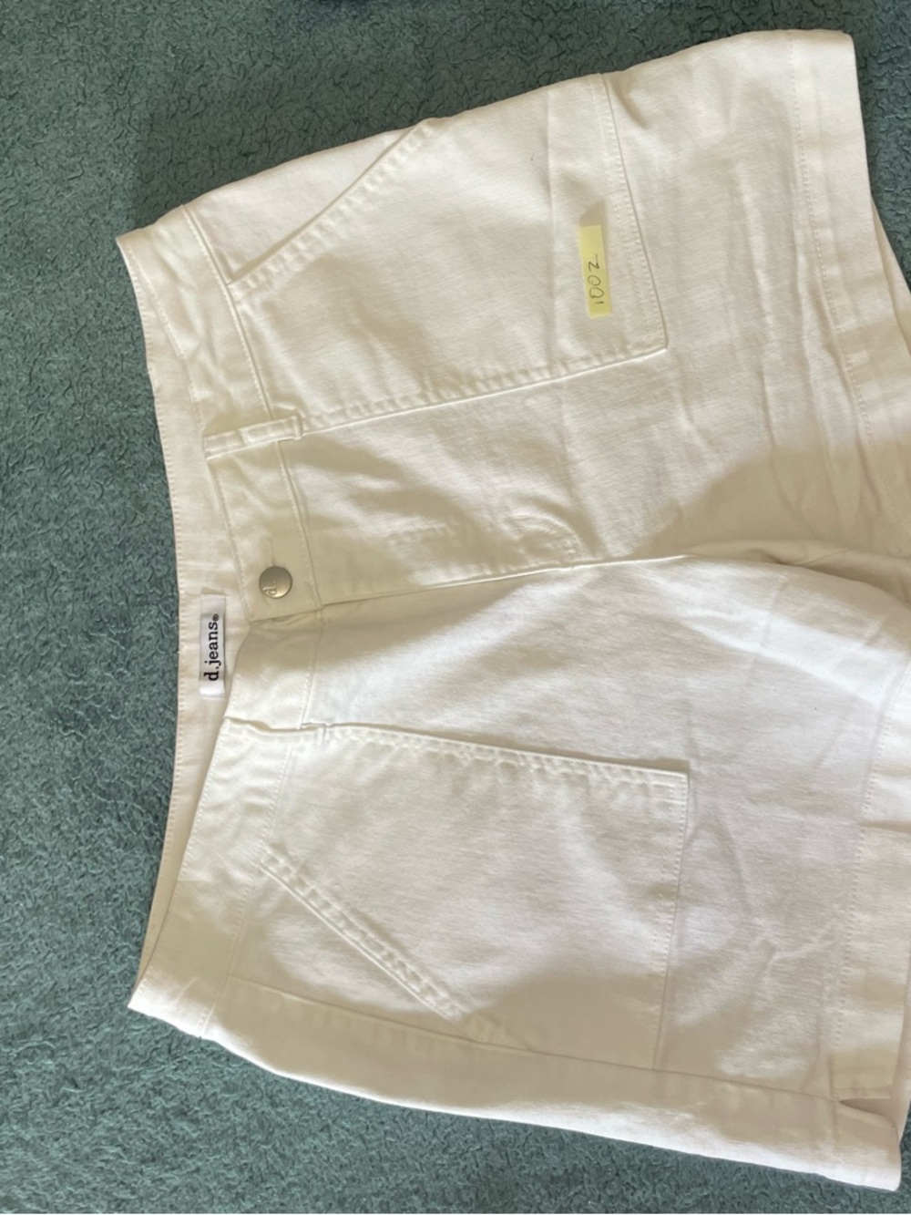 D. Jeans White Denim Shorts with Front Pockets